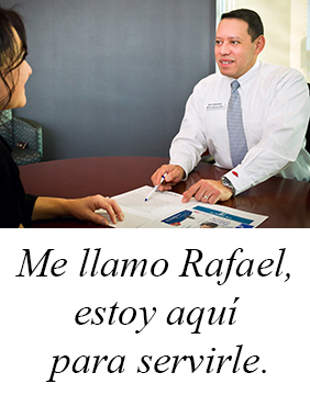 Image of Rafael Segura meeting a customer. The text under his photo in a white field says in Spanish the following English equivilent: "My name is Rafael. I am here to serve you."  